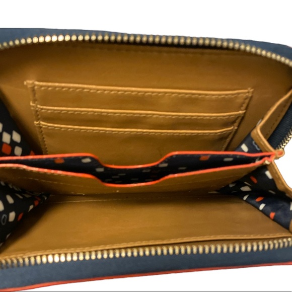 STELLA & DOT Chelsea Blue & White Nautical Stripe Vegan Leather Zip Tech Wallet - Picture 5 of 8